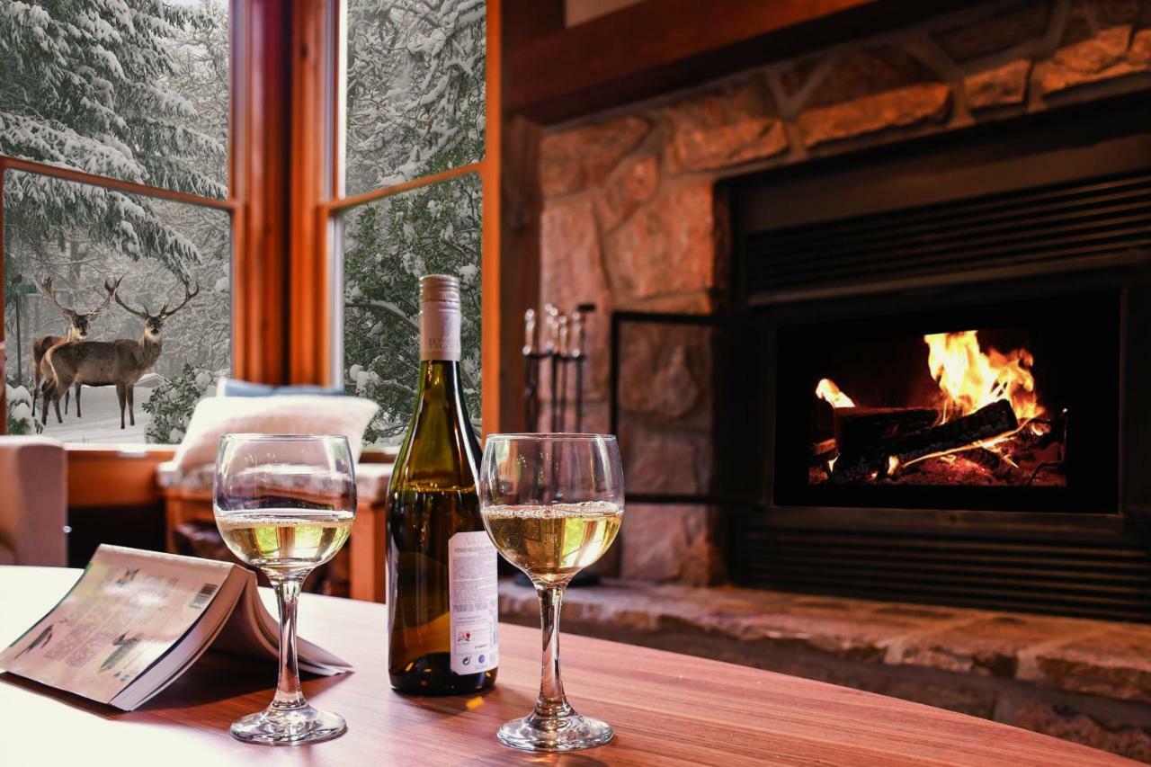 Chic Log Chalet With Hot Tub - Mont-Tremblant North Side By Reserver.Ca Lac-Superieur المظهر الخارجي الصورة
