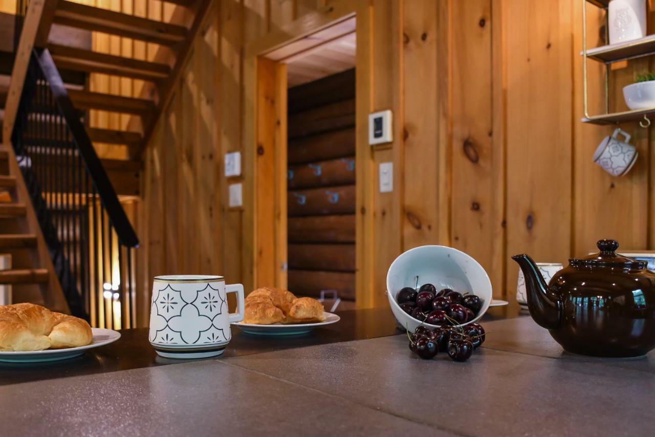 Chic Log Chalet With Hot Tub - Mont-Tremblant North Side By Reserver.Ca Lac-Superieur المظهر الخارجي الصورة