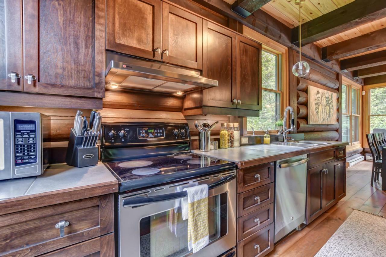 Chic Log Chalet With Hot Tub - Mont-Tremblant North Side By Reserver.Ca Lac-Superieur المظهر الخارجي الصورة